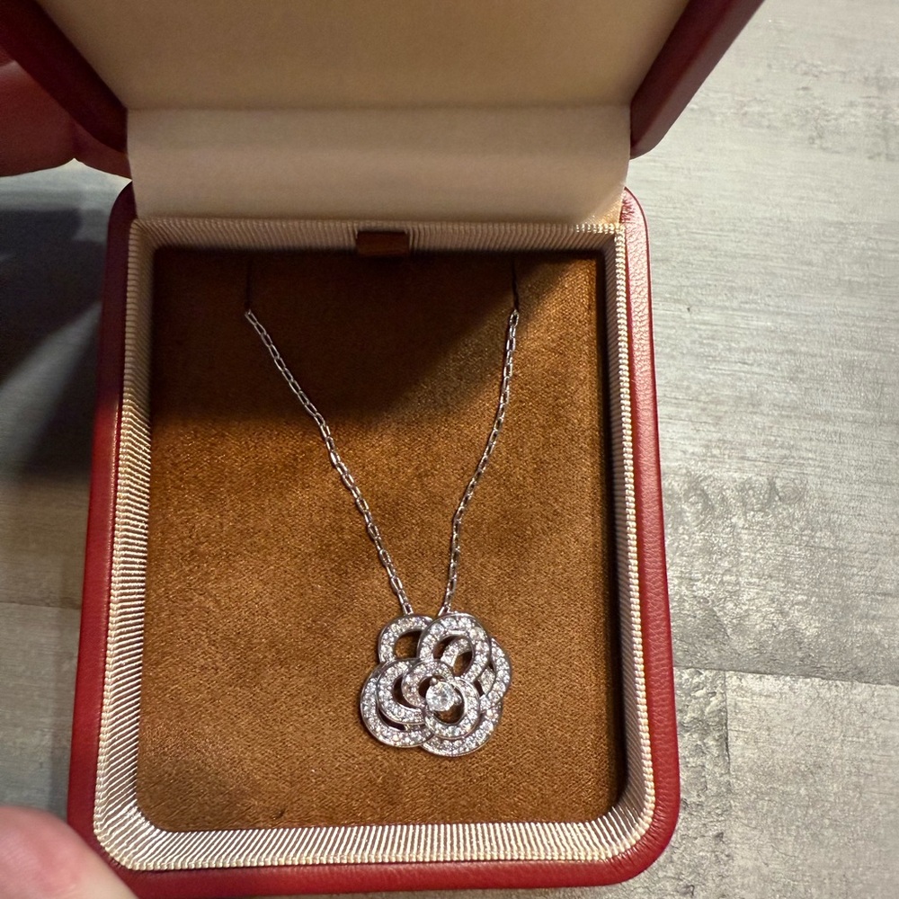 Rose Pendant Necklace